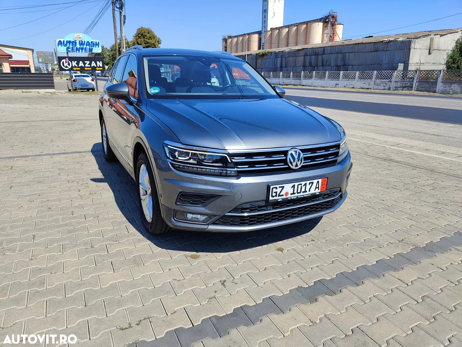 Volkswagen Tiguan 2.0 TDI 4Mot DSG Comfortline - 9