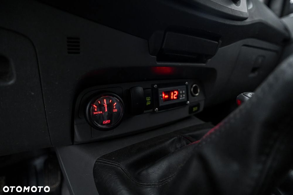 Toyota Hilux 4x4 Extra Cab - 12