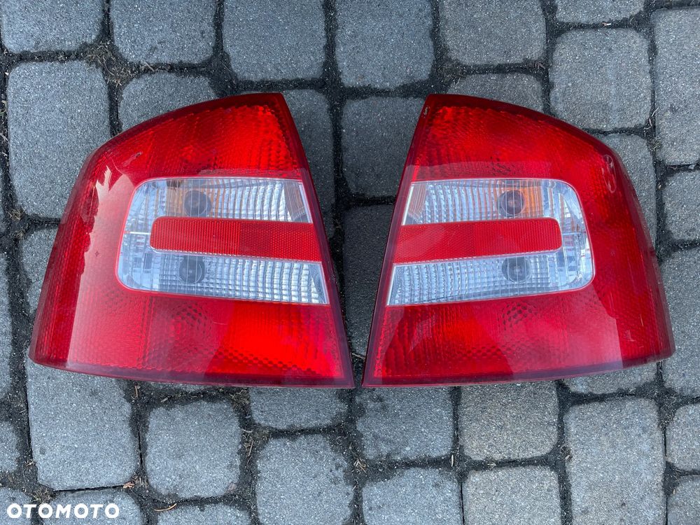 TYŁ klapa lampa lewa prawa SKODA OCTAVIA II 9910 HB SPORTLINE - 2