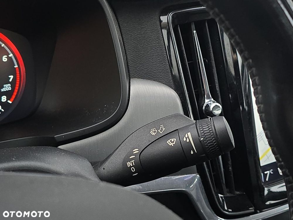Volvo S90 T4 Momentum - 27
