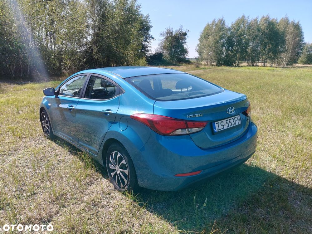 Hyundai Elantra - 2