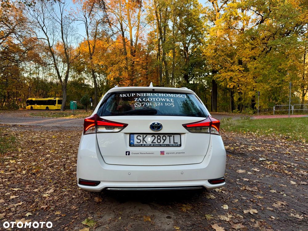 Toyota Auris Hybrid 135 Prestige - 8