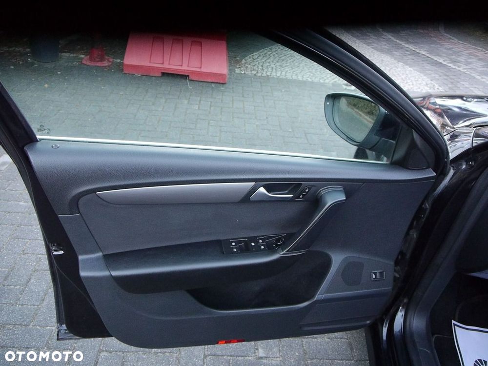 Volkswagen Passat - 36