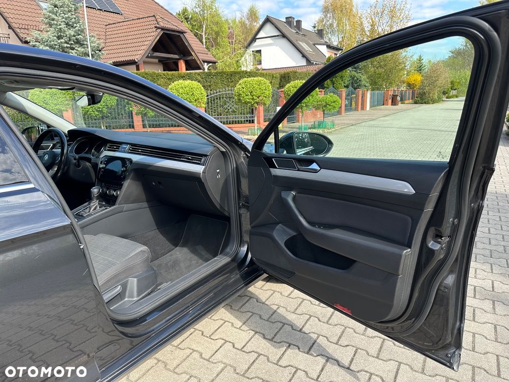 Volkswagen Passat 2.0 TDI Elegance DSG - 24