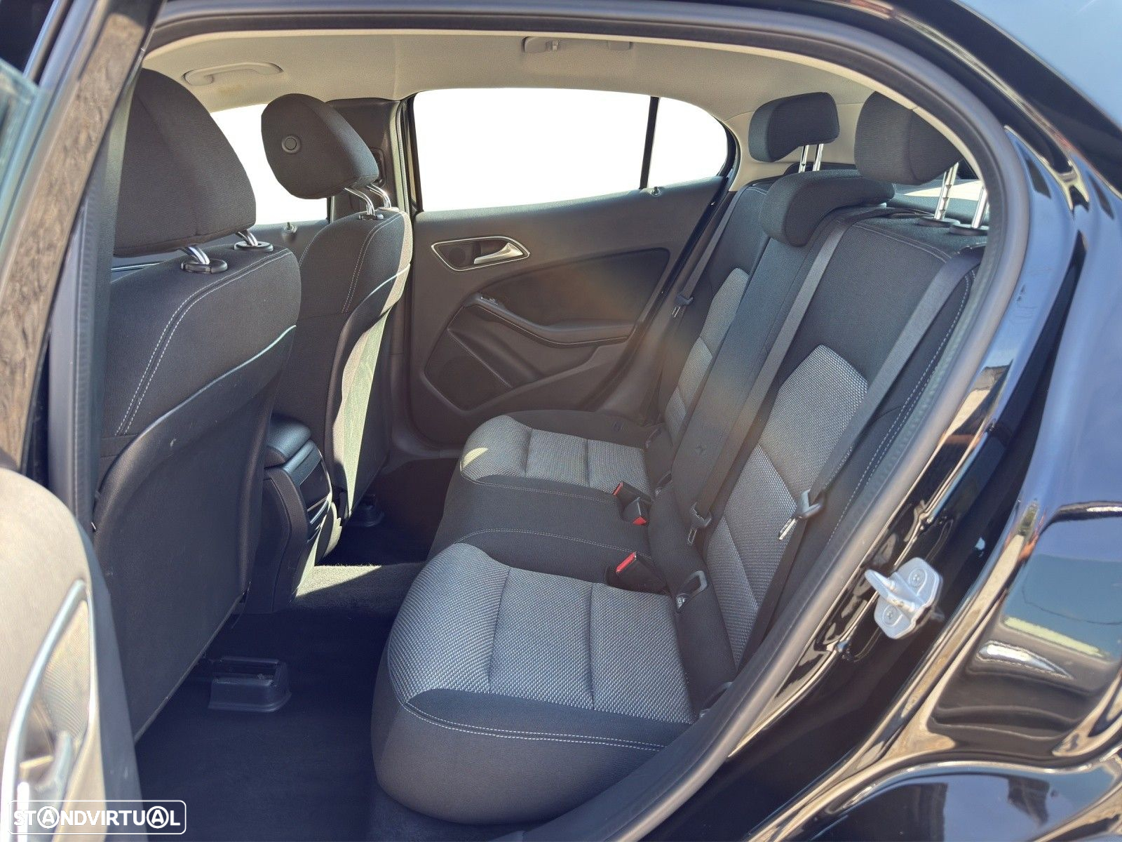 Mercedes-Benz GLA 180 d - 12