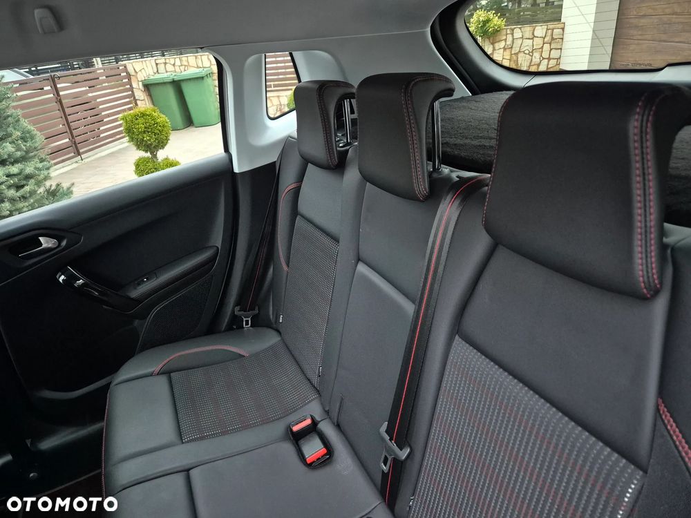 Peugeot 2008 BlueHDi FAP 120 STOP & START GT-Line Edition - 16