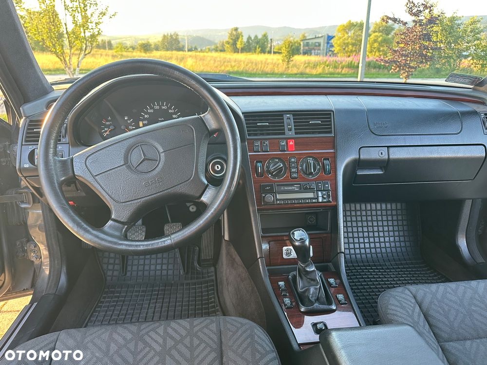 Mercedes-Benz Klasa C 180 Elegance - 21