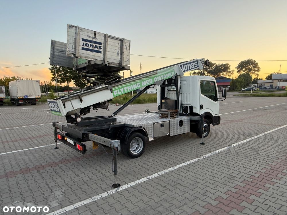 Nissan CABSTAR  2.5  DRABINA - PODAJNIK BOCKER DEKARSKO - MEBLOWY  WYSOKOŚĆ 26 M - 23
