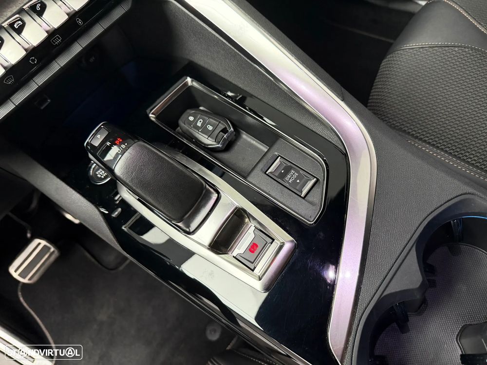 Peugeot 3008 1.6 Hybrid GT e-EAT8 - 26