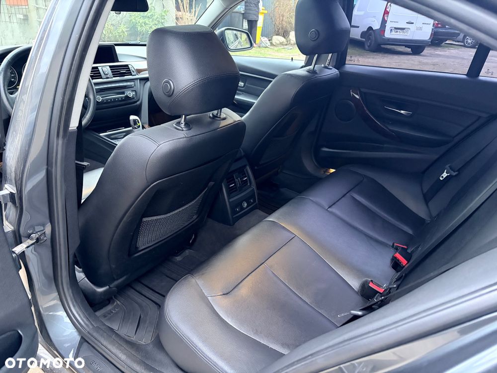 BMW Seria 3 328i xDrive Luxury Line - 14