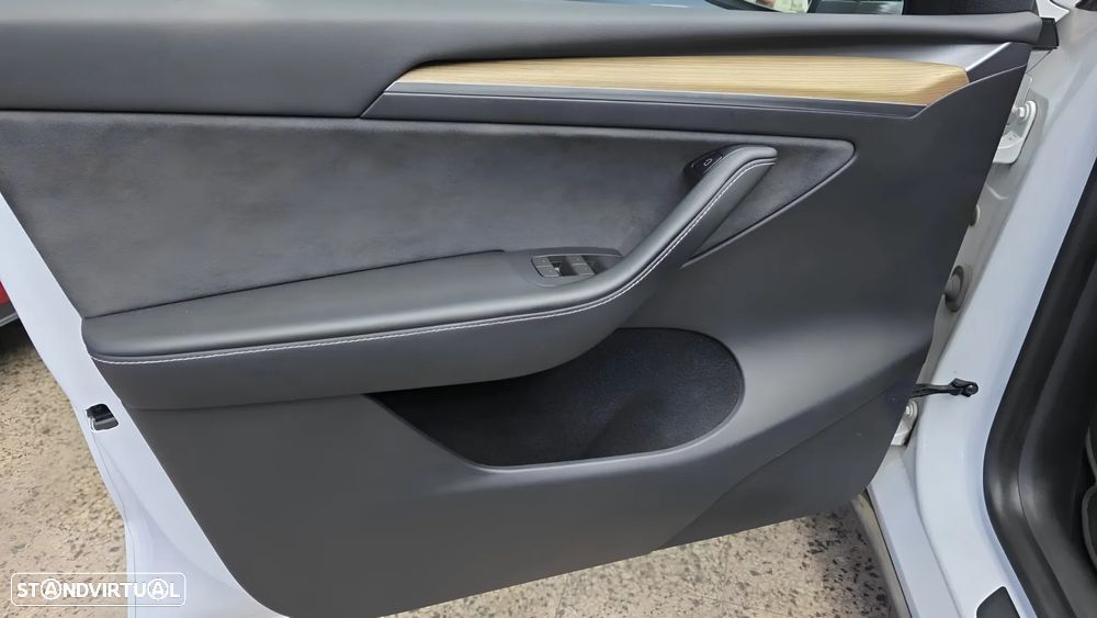 Tesla Model Y Standard - 14
