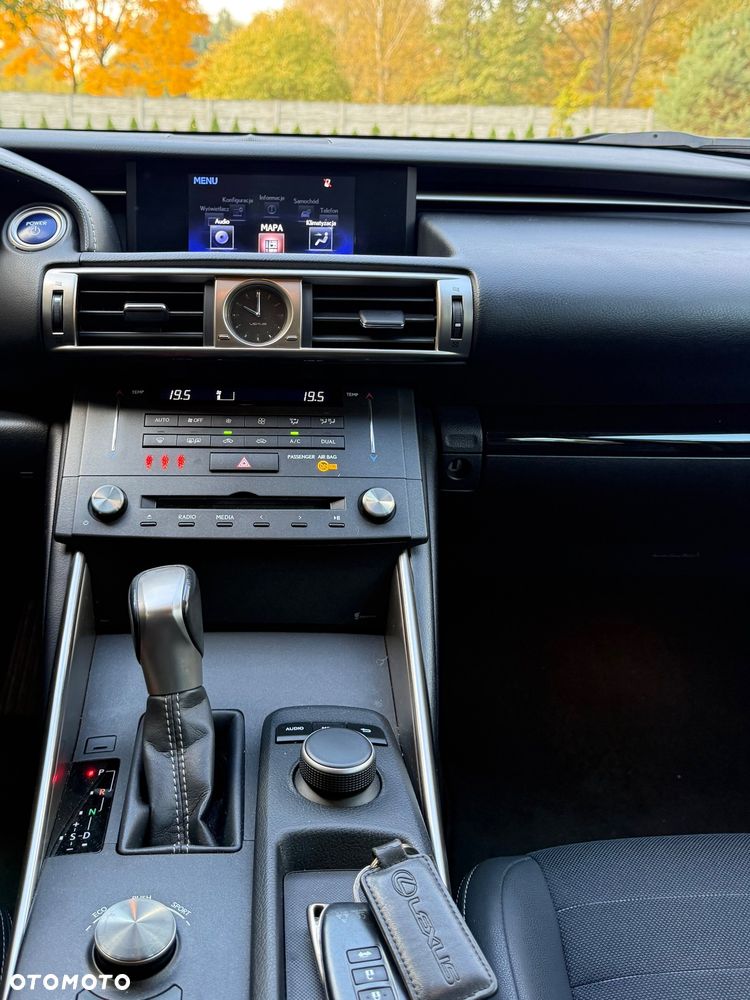 Lexus IS - 13