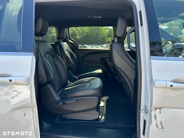 Chrysler Pacifica - 24