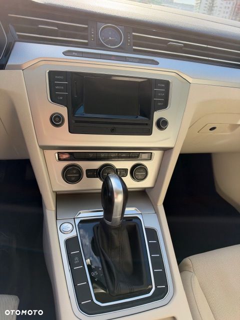 Volkswagen Passat - 22