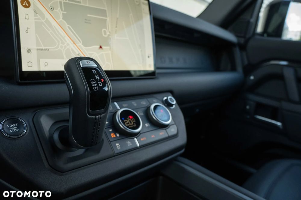 Land Rover Defender 90 D250 X-Dynamic SE - 30