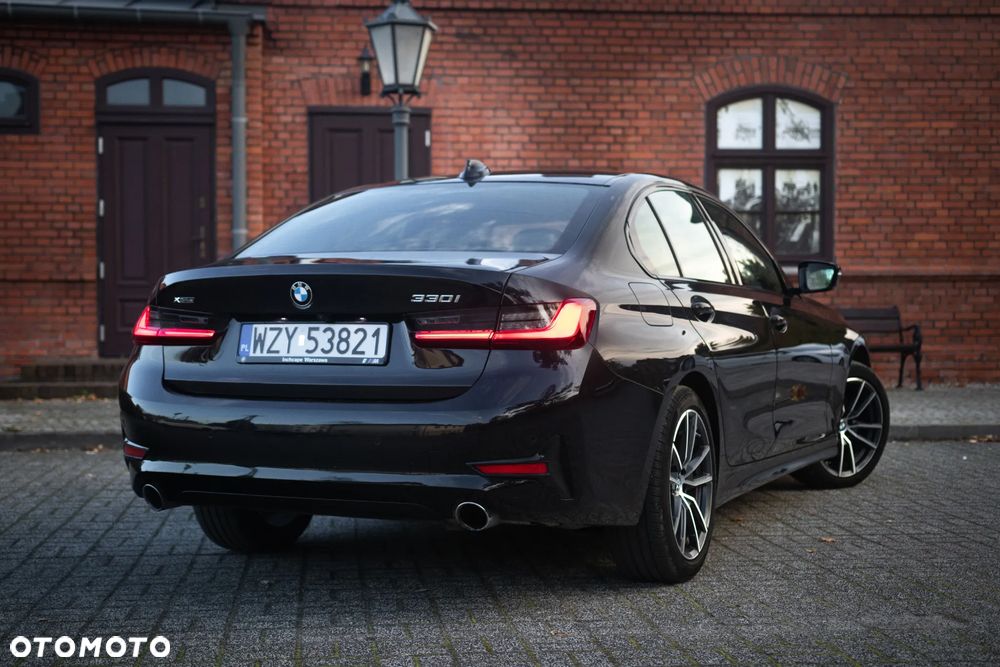 BMW Seria 3 330i xDrive Sport Line - 9
