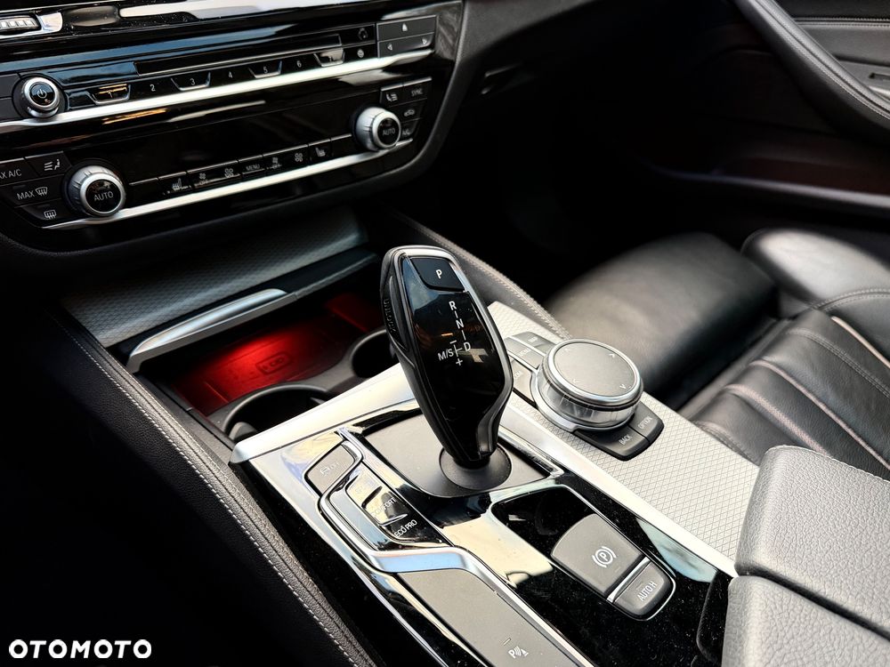 BMW Seria 5 530i xDrive M Sport sport - 21