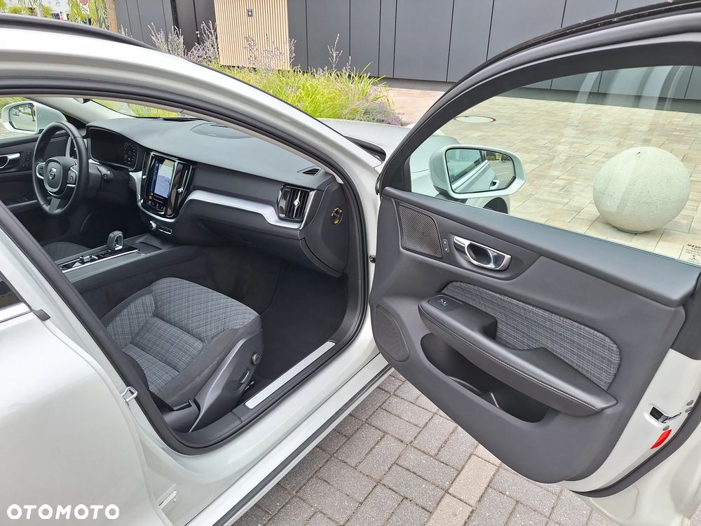 Volvo V60 B4 D Momentum Pro - 25