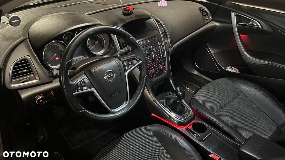 Opel Astra 1.4 T Executive - 15