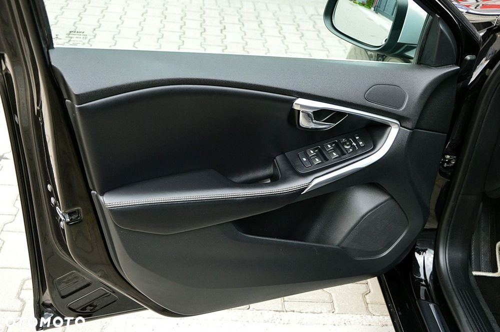 Volvo V40 D2 Drive-E R-Design Kinetic - 20