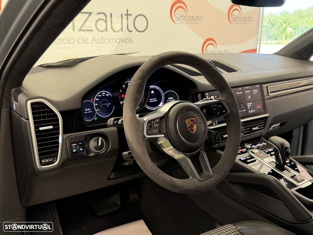 Porsche Cayenne Coupé E-Hybrid - 16