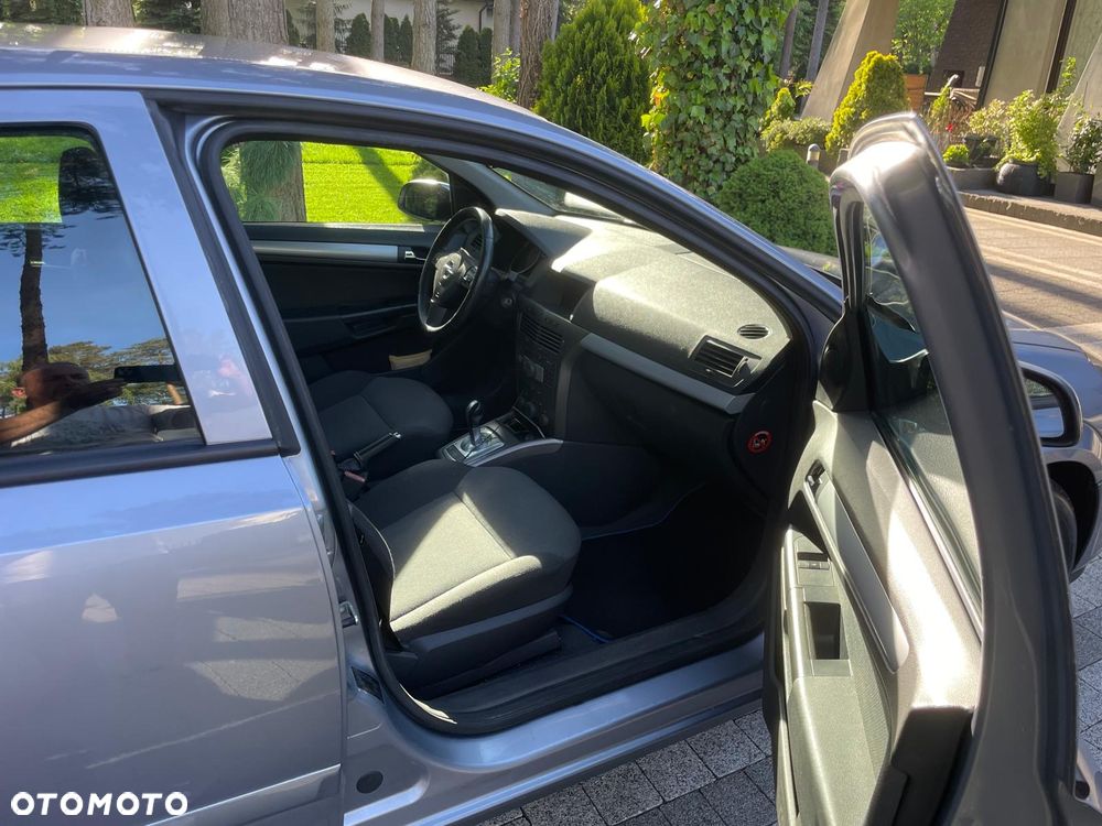 Opel Astra 1.6 Sport Easytronic - 9