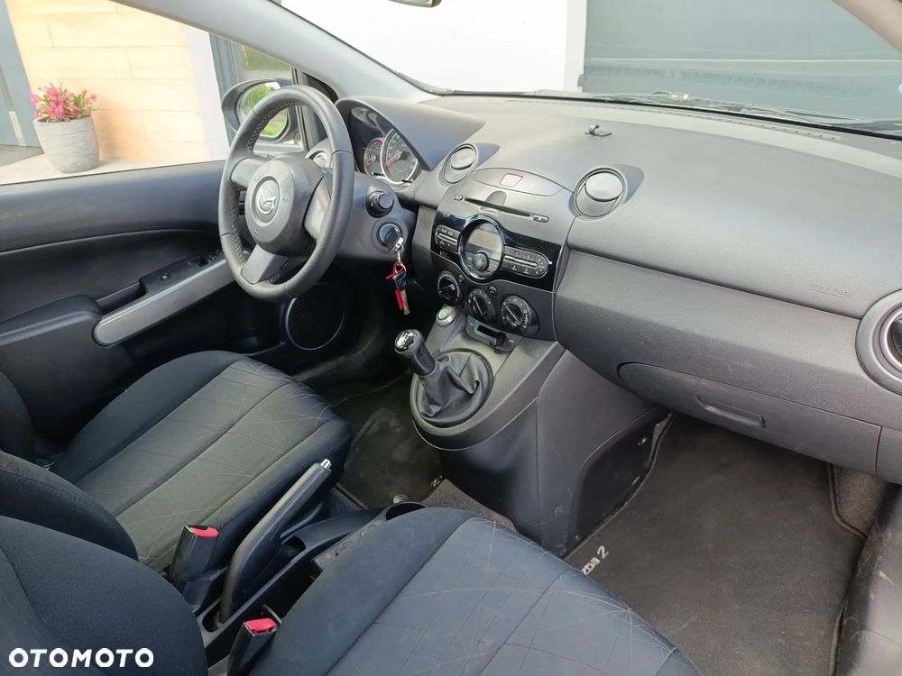 Mazda 2 - 15