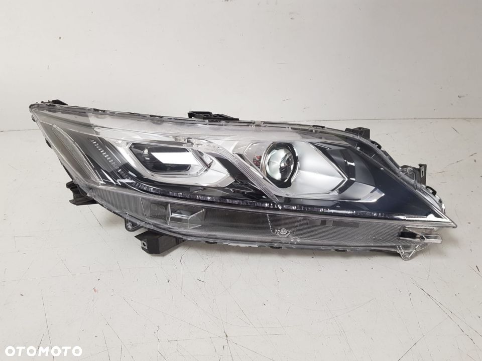 MITSUBISHI ECLIPSE CROSS 17- LAMPA PRAWA PRZEDNIA PRZÓD ZWYKŁA + LED REFLEKTOR - 1