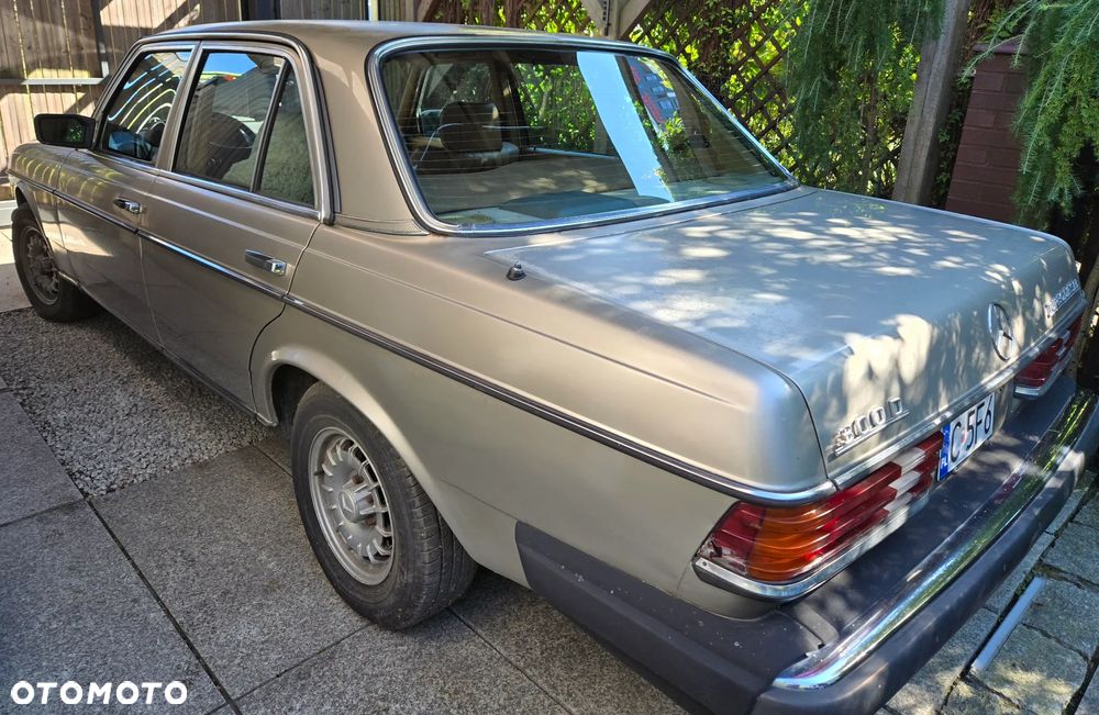 Mercedes-Benz W123 - 3