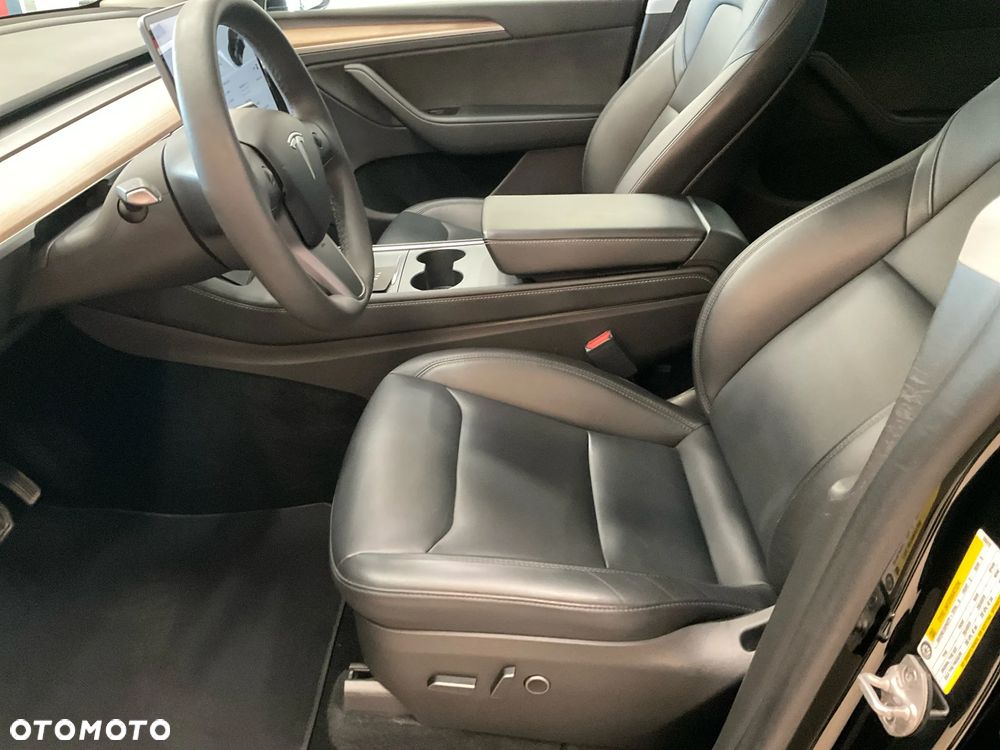 Tesla Model Y Long Range AWD - 8