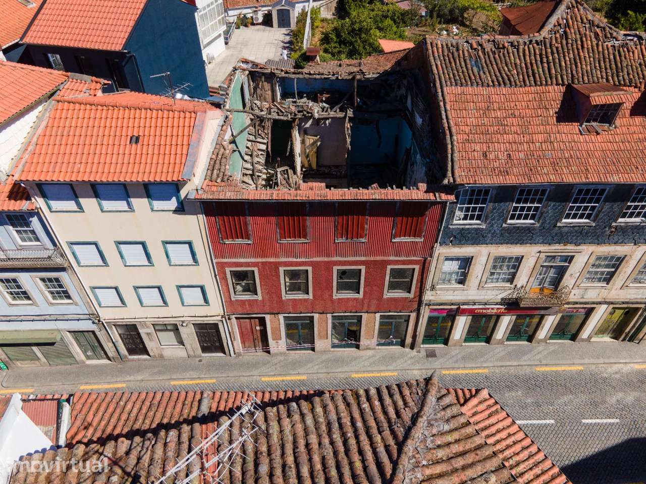 Prédio para Reconstrução no Centro Histórico de Lamego - Grande imagem: 2/18