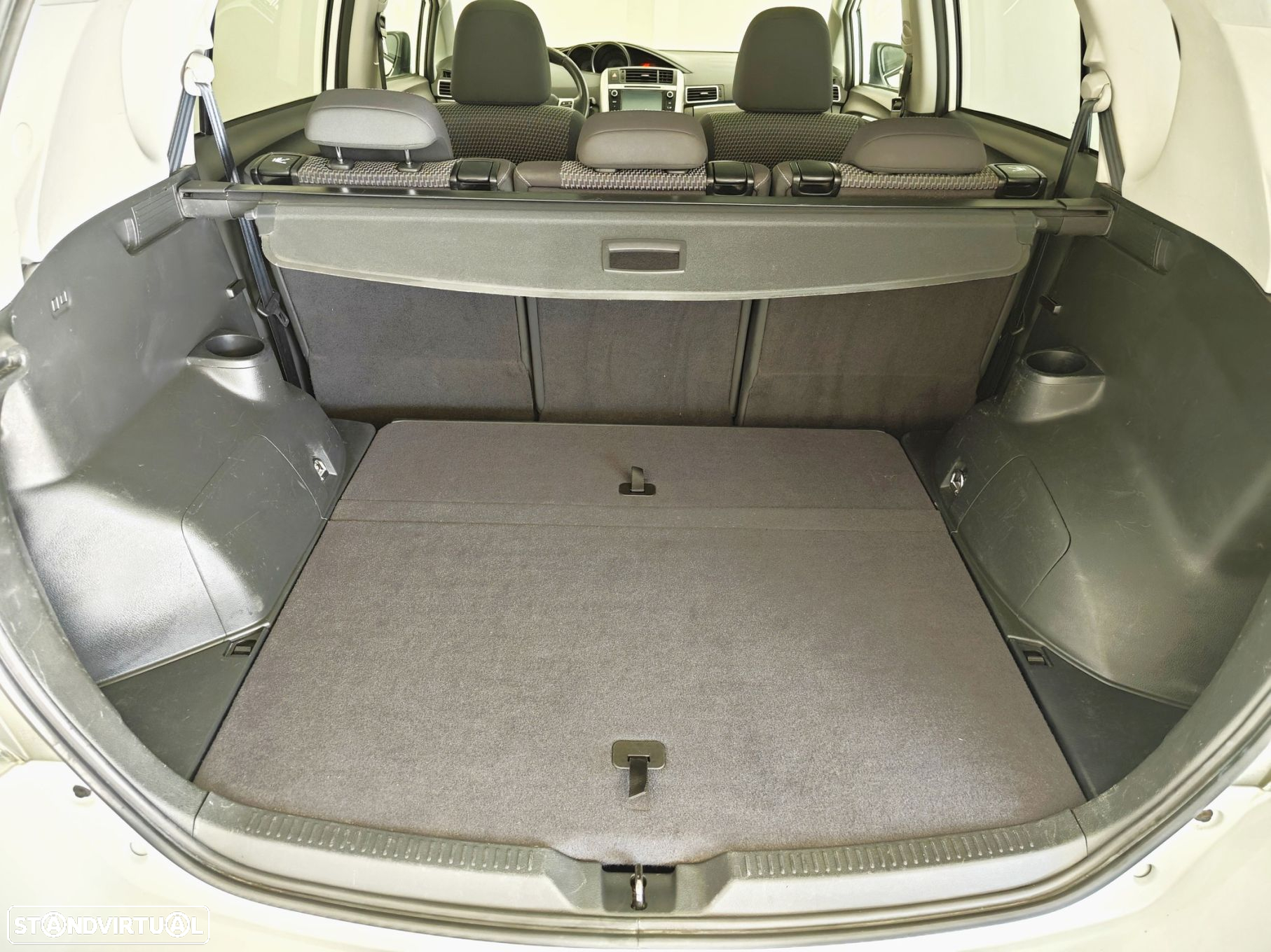 Toyota Verso 1.6 D-4D 5L S&S Comfort - 11
