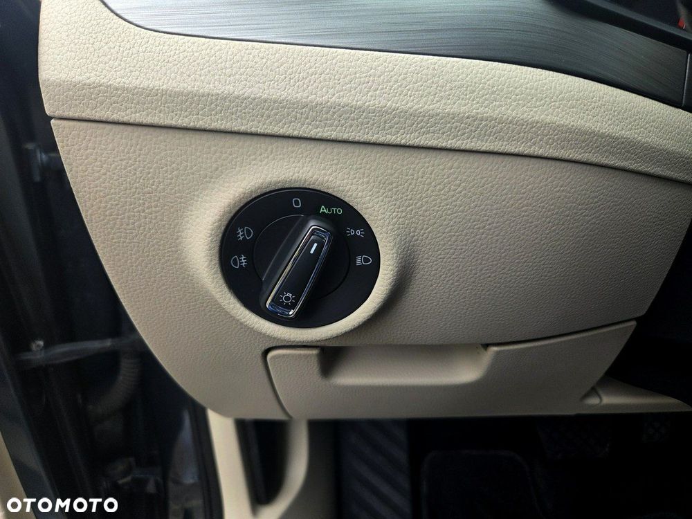 Skoda Superb 1.8 TSI Sportline DSG - 18