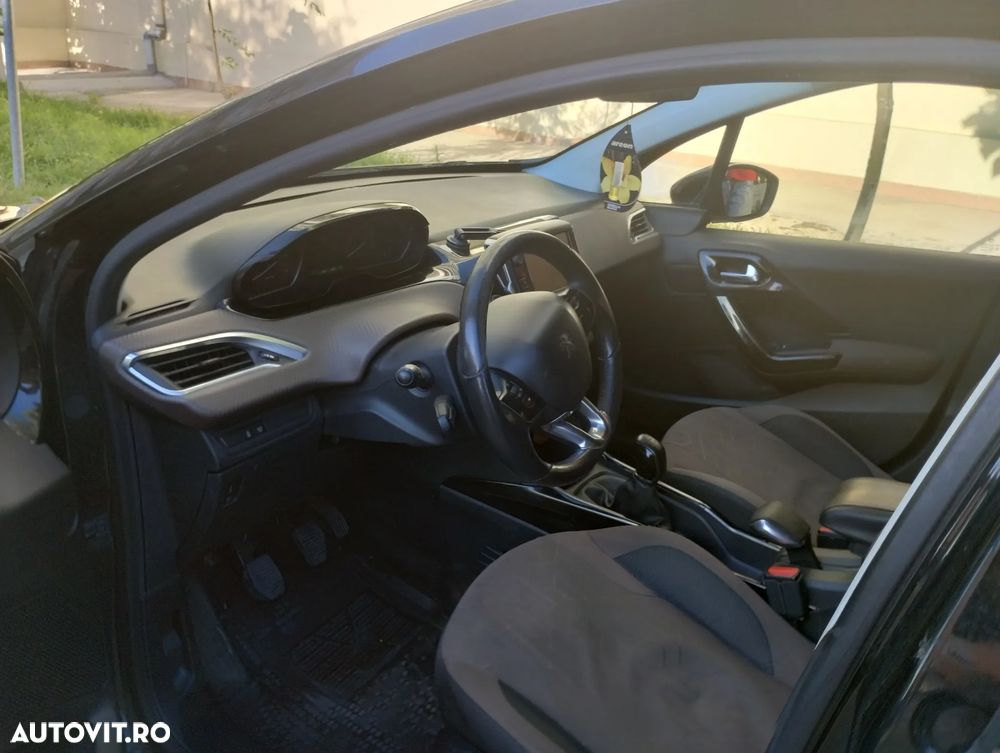 Peugeot 2008 1.6 BlueHDi FAP Allure - 11