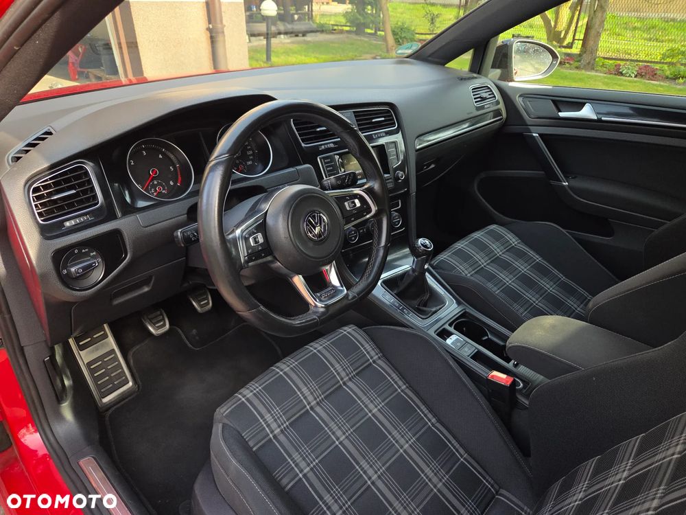 Volkswagen Golf 2.0 TDI BMT GTD - 12