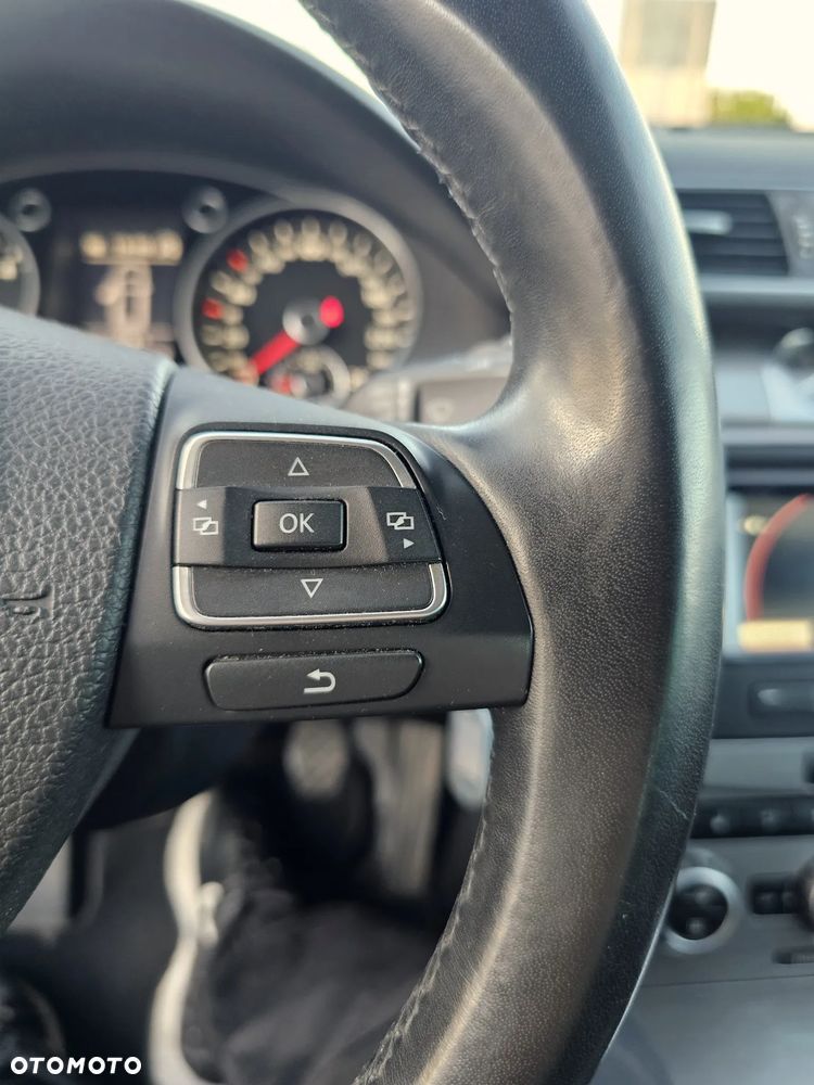 Volkswagen Passat - 25