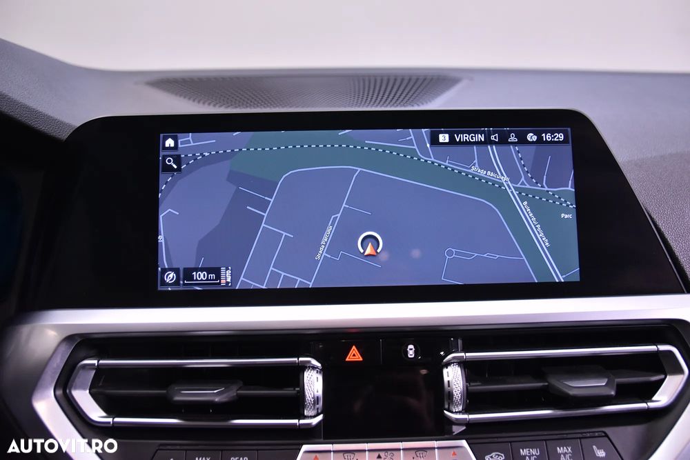 BMW Seria 3 320i Touring Aut. - 19