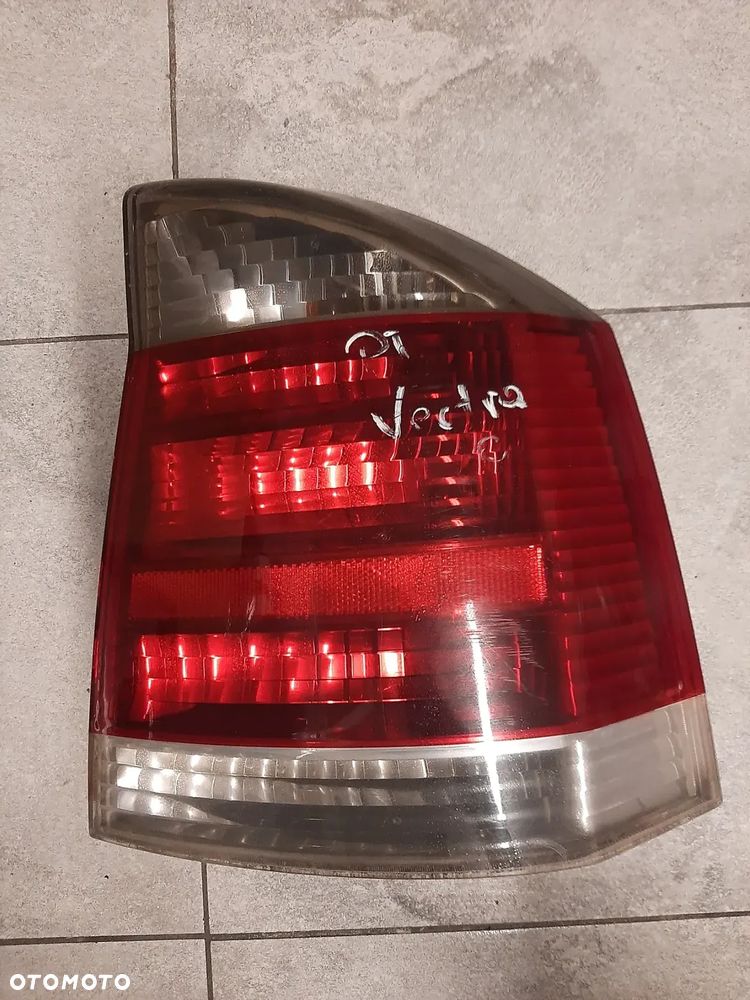 OPEL VECTRA C LIFT LAMPA PRAWA TYŁ TYLNA SEDAN - 1