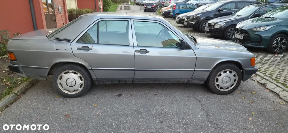 Mercedes-Benz W201 1987 photo 4