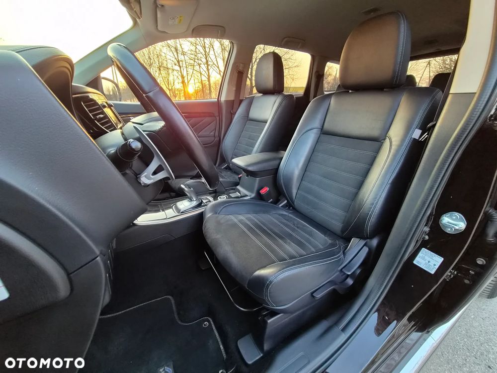 Mitsubishi Outlander - 24