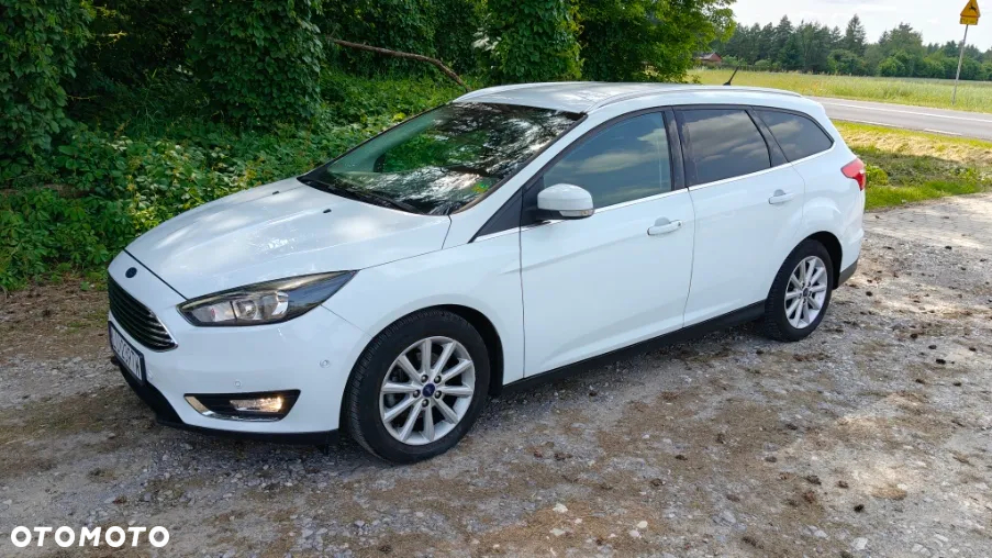 Ford Focus Turnier 1.0 EcoBoost Start-Stopp-System TITANIUM - 2