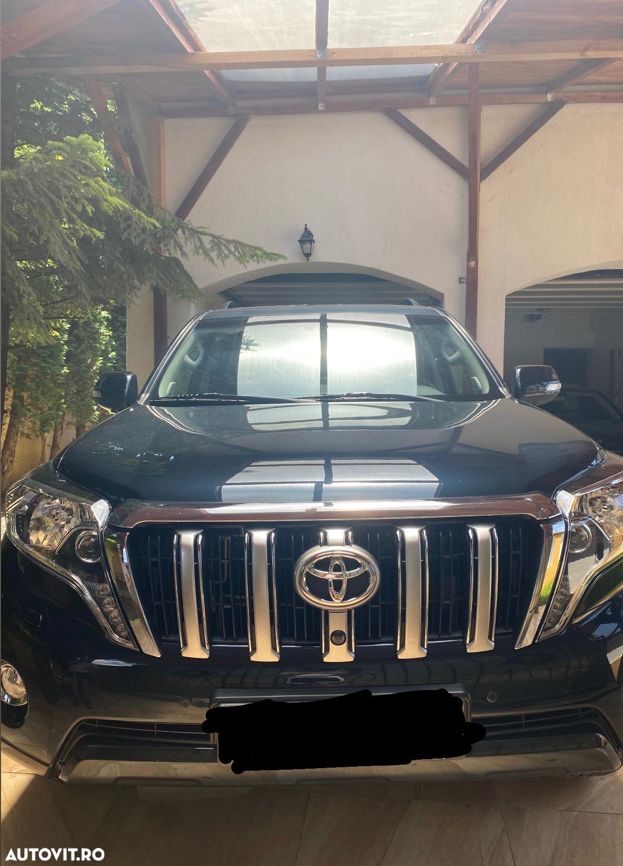 Toyota Land Cruiser - 1