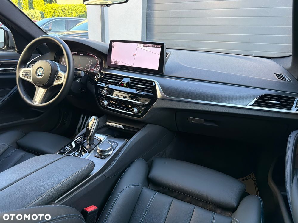 BMW Seria 5 530e xDrive sport - 8