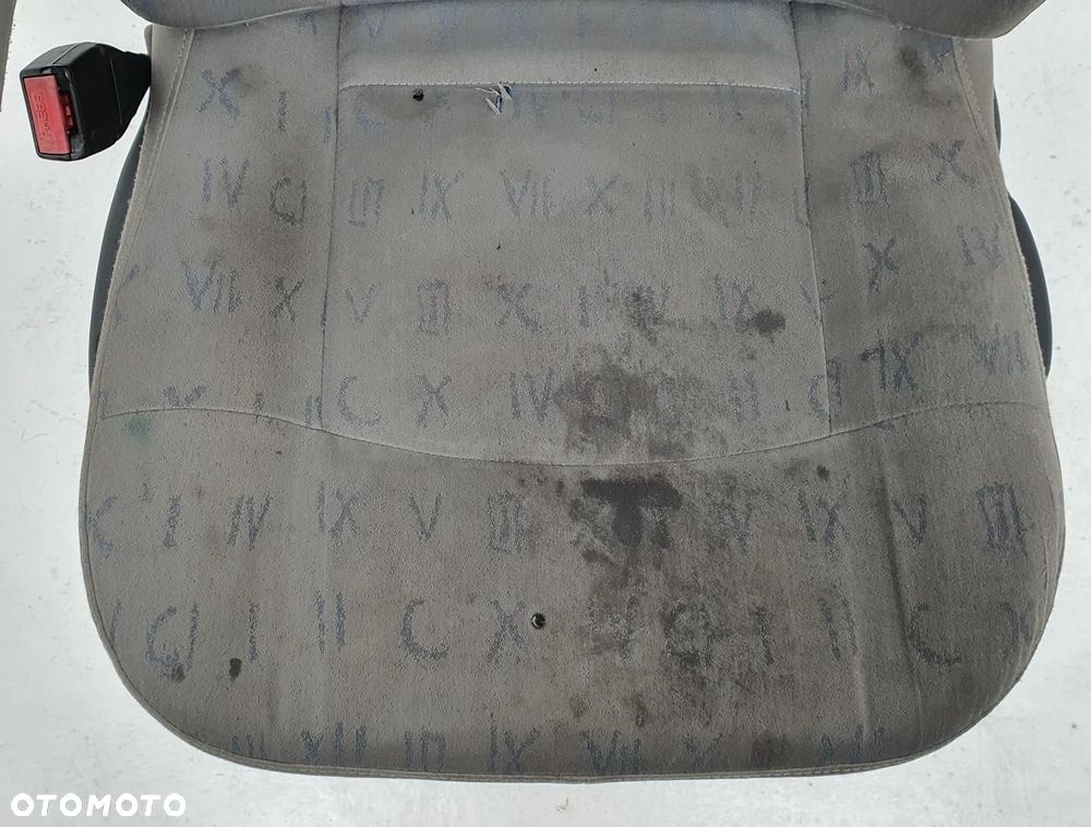 FOTEL OBROTOWY KAPITAŃSKI GRZANY LEWY PRZÓD KIEROWCY RENAULT TRAFIC II EURO - 3