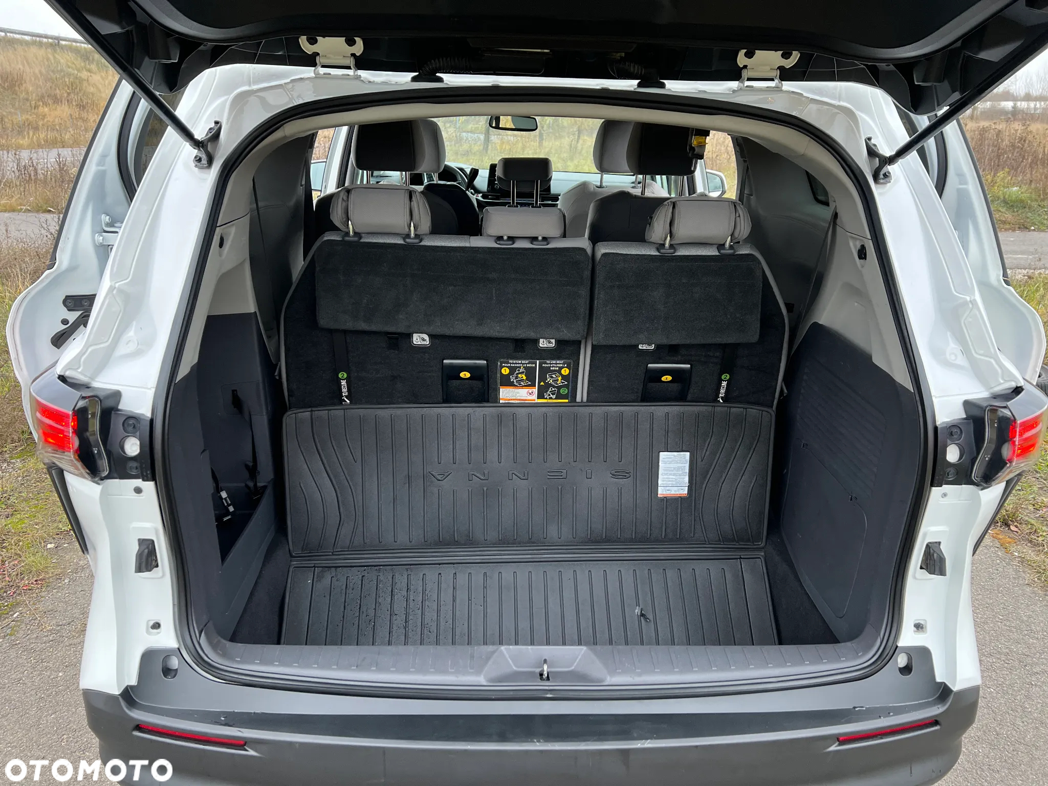 Toyota Sienna - 18
