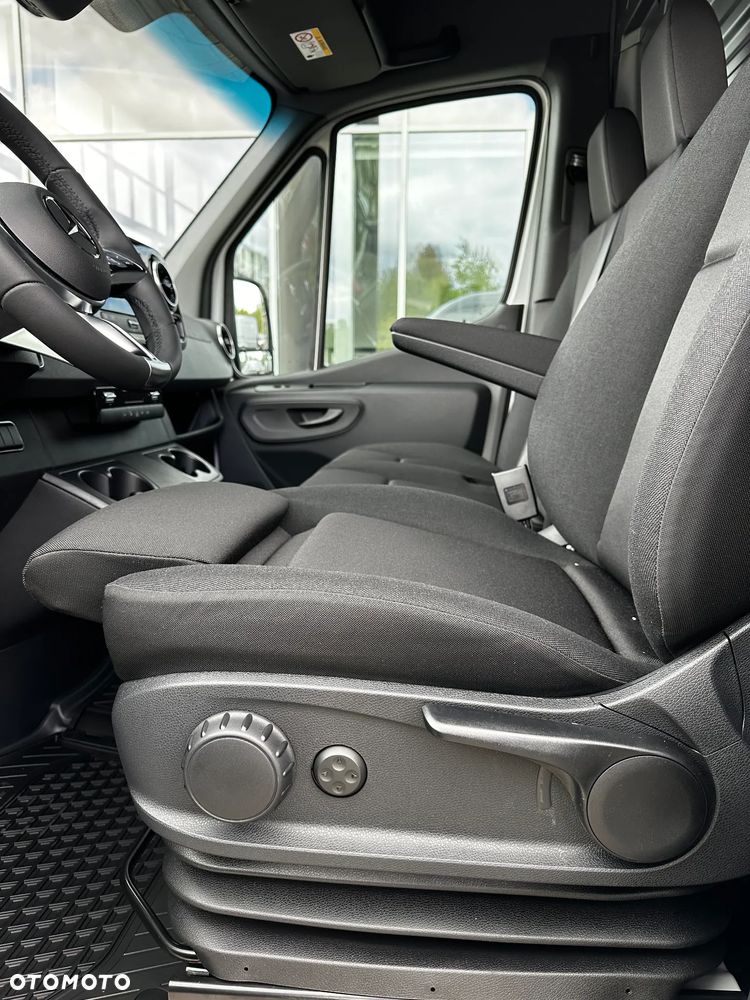 Mercedes-Benz Sprinter - 16