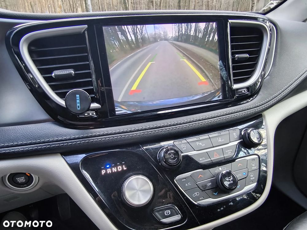 Chrysler Pacifica - 21