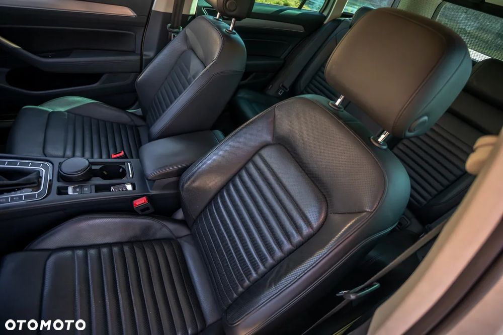 Volkswagen Passat 2.0 TDI SCR 4Motion DDG Highline - 18