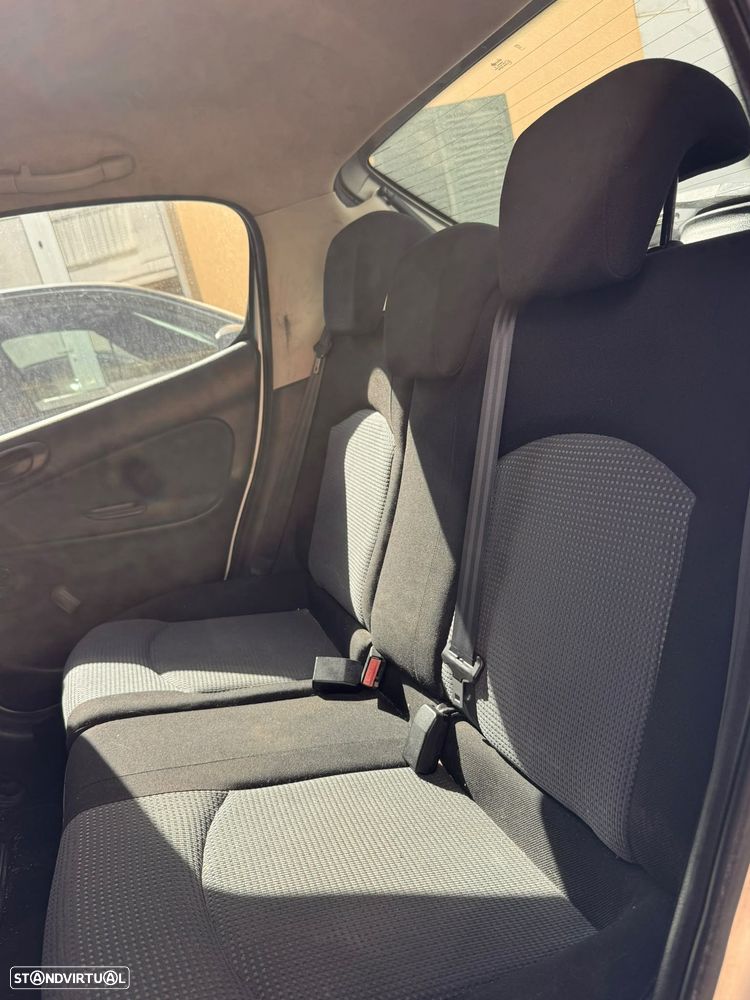 Peugeot 206 - 12