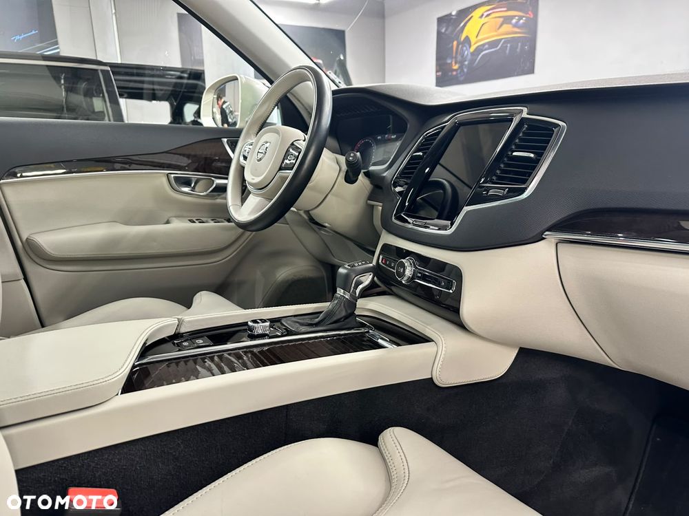 Volvo XC 90 D5 SCR AWD Momentum - 10